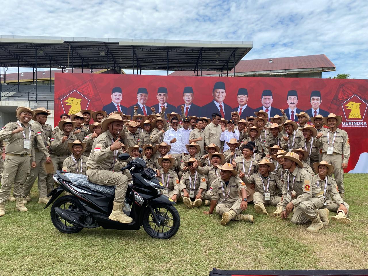 Kader Laskar Gerindra Aceh Tengah Beri Kejutan Sepeda Motor untuk Ibu dari Hadiah Dek Fadh
